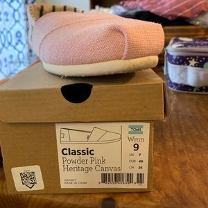 Women’s pink size 9 Tom’s